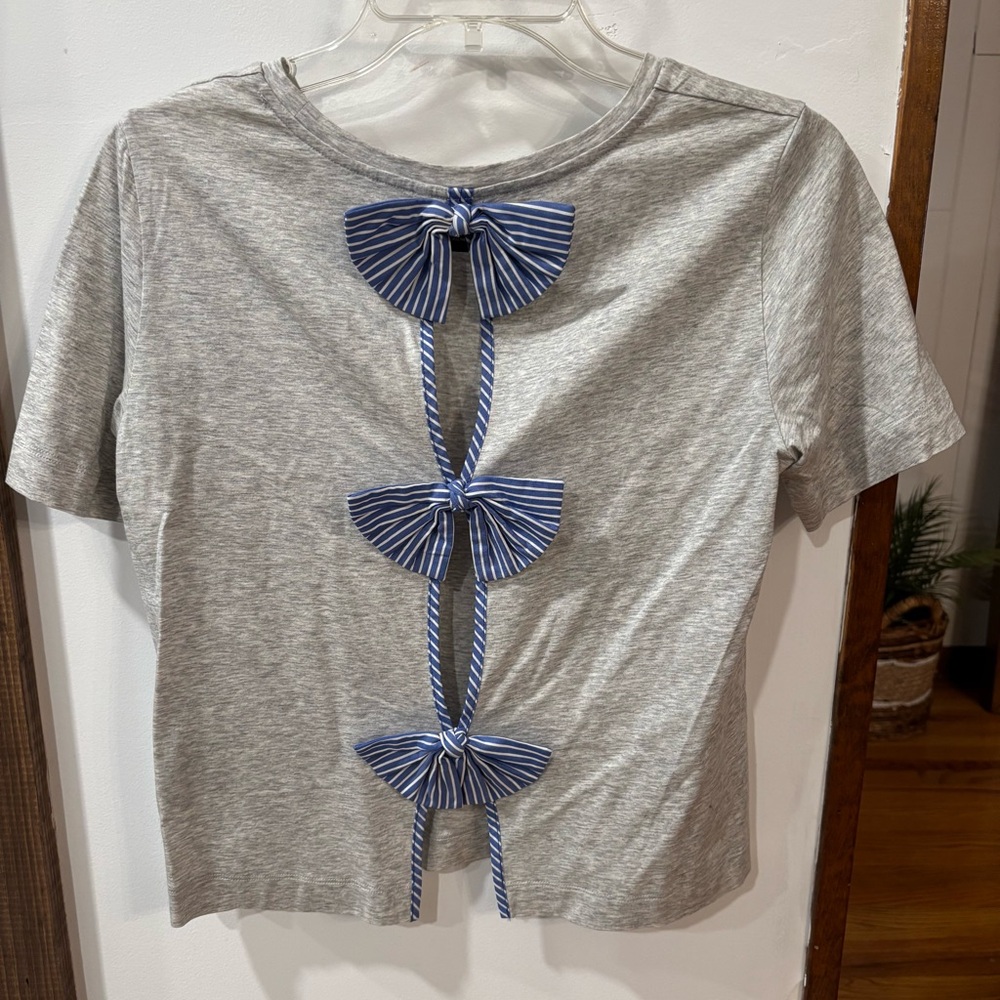 Club Monaco crew tee with bows on back size XS
